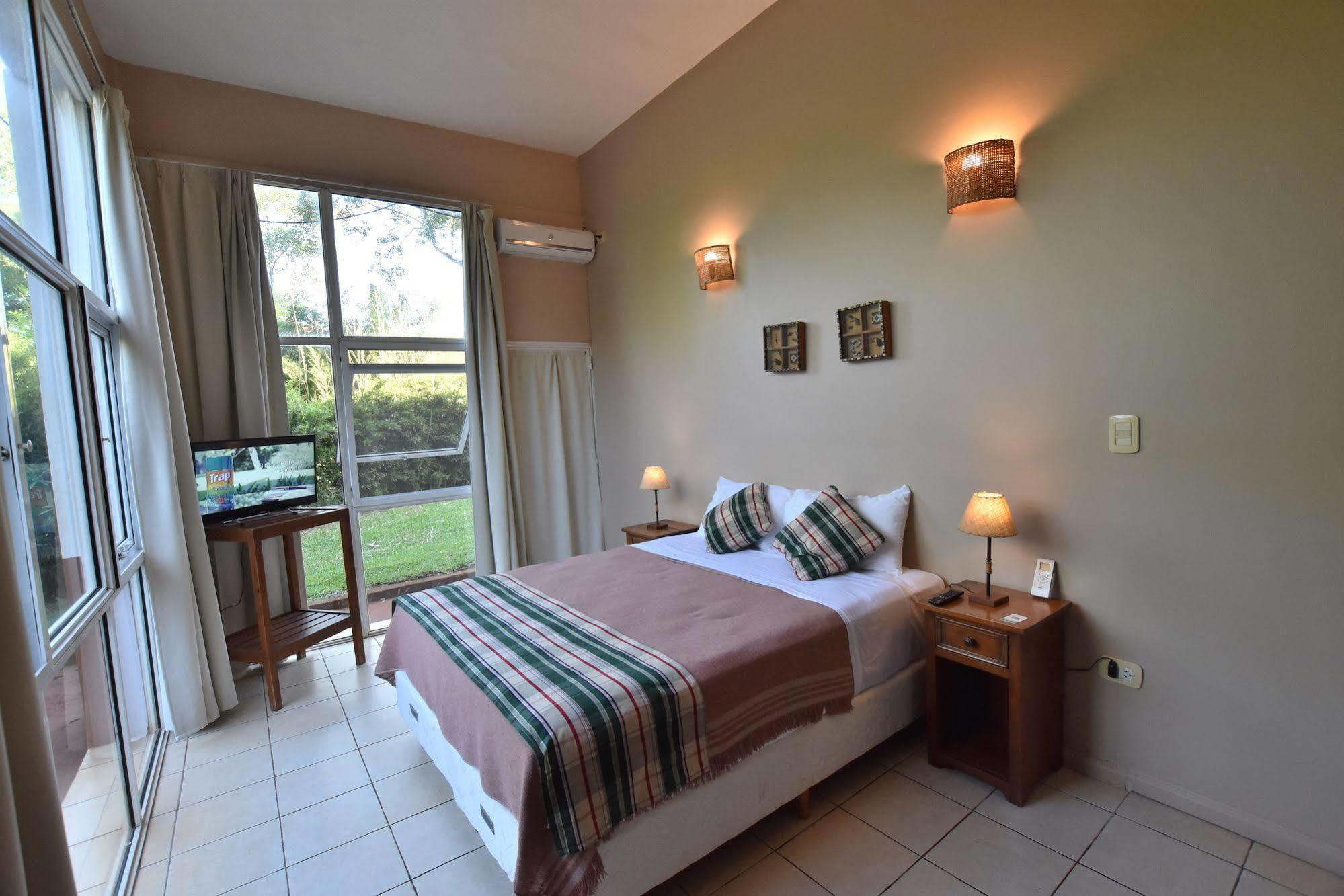 Iguazu Inn Hostel Puerto Iguazú Eksteriør bilde